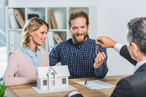 How a Real Estate Agent Can Simplify Your Home Buying Journey